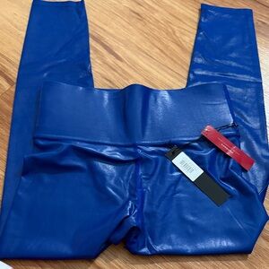 CARBON38
Legging in Takara Shine NWT SZ M